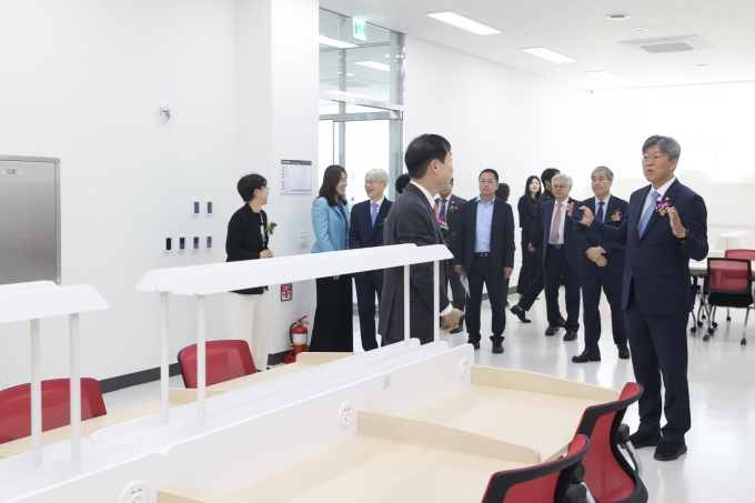 김이탁 1차관 경인여대 행복기숙사(루디아 하우스)개관식 참석 - 포토이미지